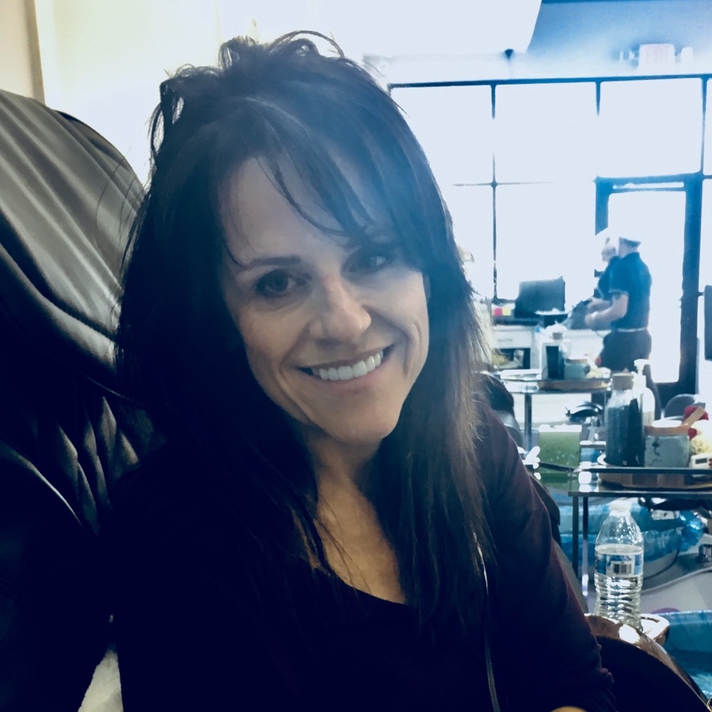 Meet your Posher, Mona